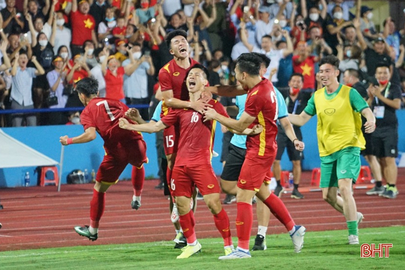 U23 Việt Nam 1 - 0 U23 Myanmar: Hùng Dũng đưa chủ nhà lên ngôi đầu bảng