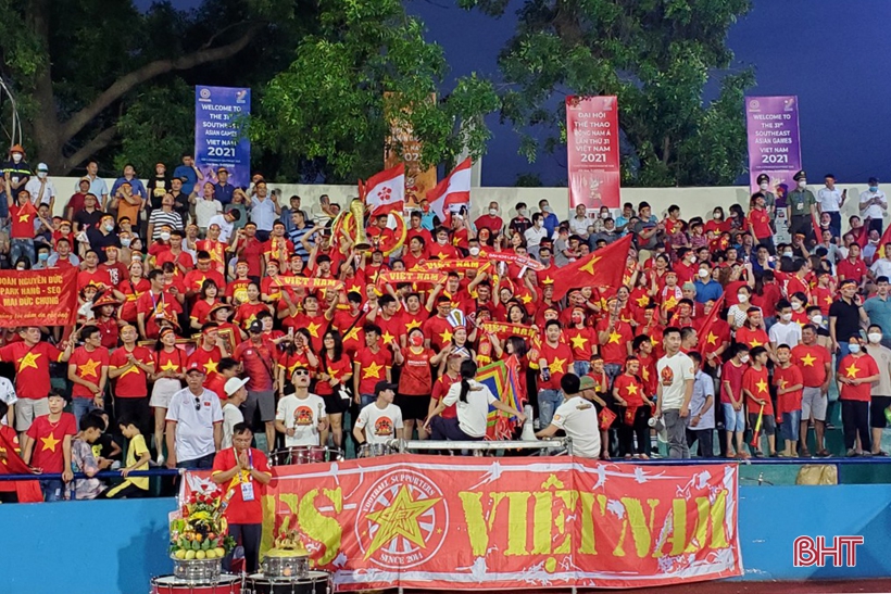 U23 Việt Nam 1 - 0 U23 Myanmar: Hùng Dũng đưa chủ nhà lên ngôi đầu bảng