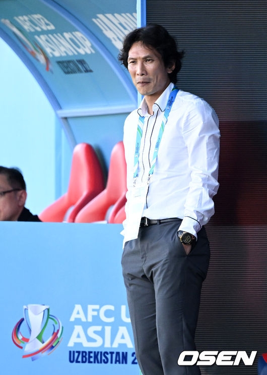 Đưa U23 Việt Nam vào tứ kết, HLV Gong Oh Kyun nhận mưa lời khen của báo chí Hàn Quốc