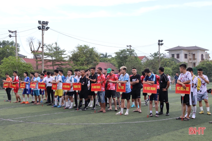 Khởi tranh Giải Bóng đá nam phong trào TP Hà Tĩnh mở rộng năm 2022