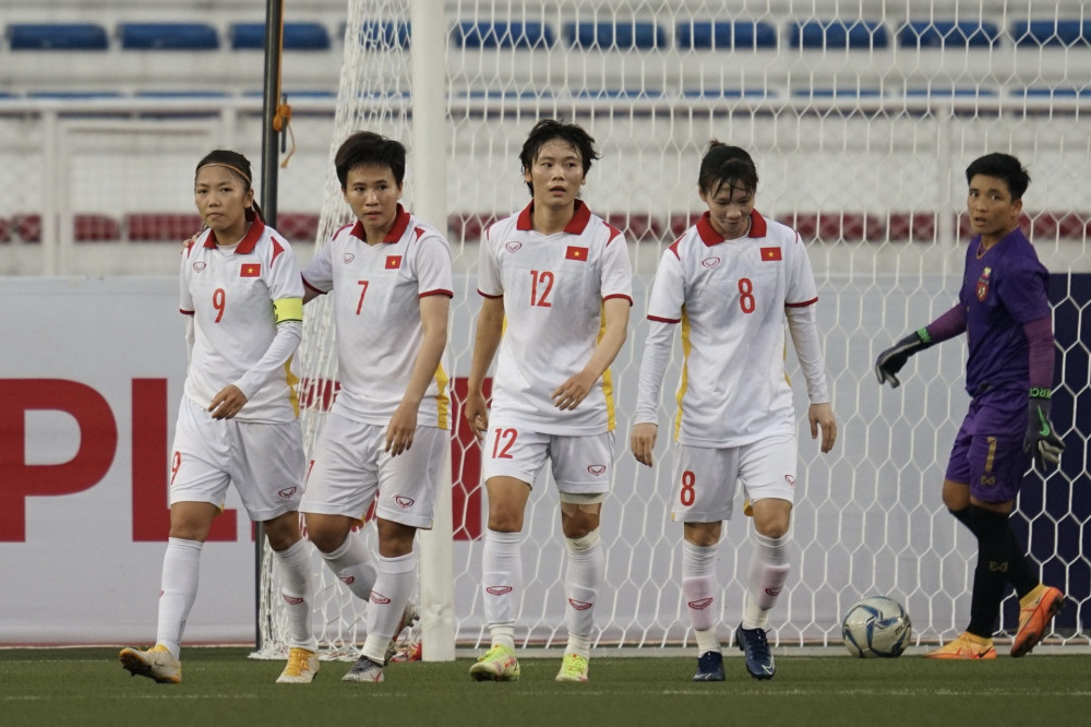 Vì sao tuyển nữ Việt Nam thua 8 bàn sau 2 trận?