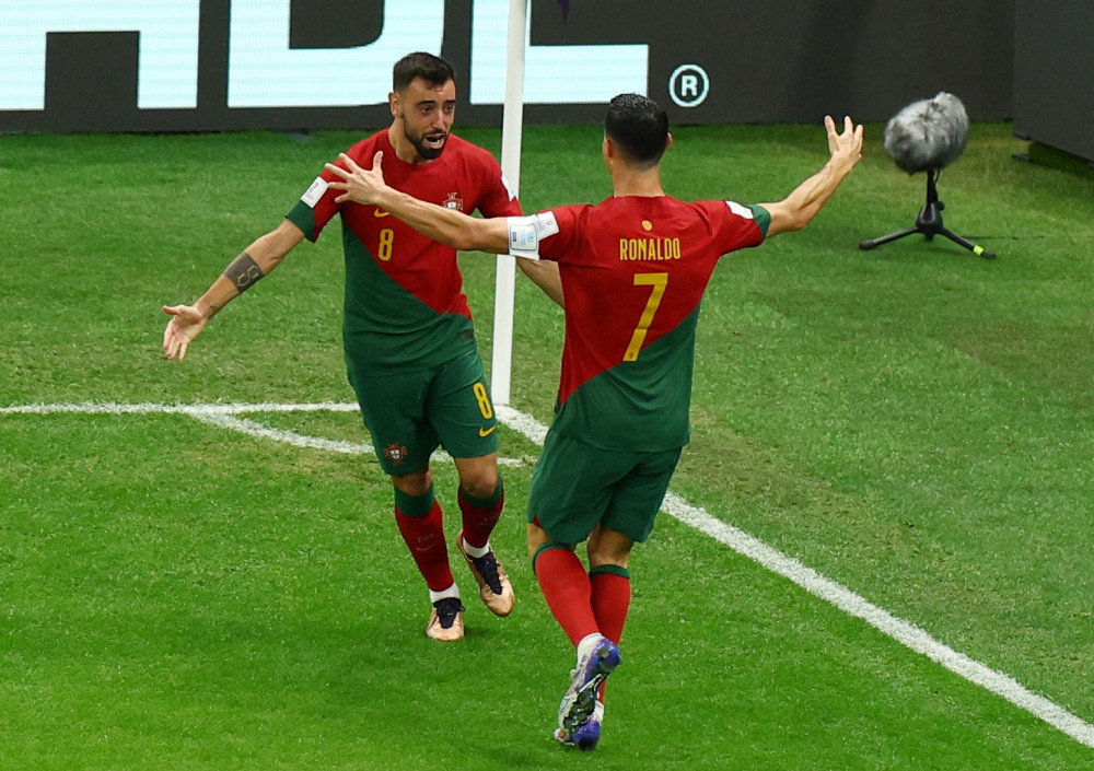 Brazil, Bồ Đào Nha vượt qua vòng bảng World Cup