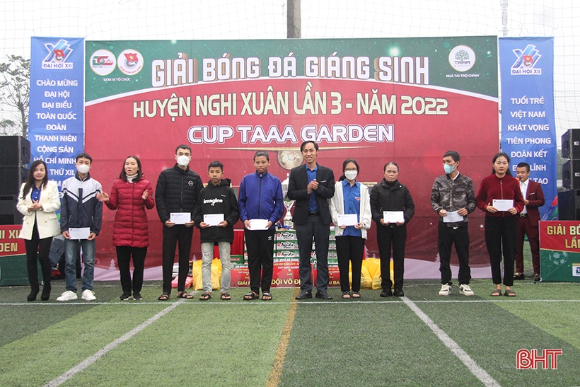 14 đội tranh tài Giải Bóng đá Giáng sinh lần thứ 3 huyện Nghi Xuân
