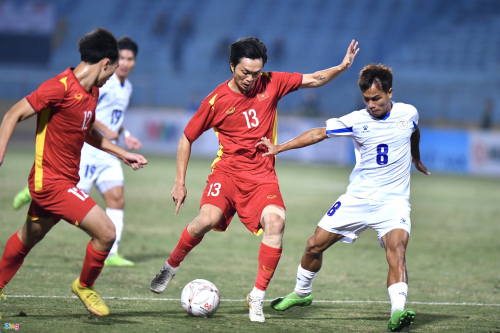Văn Quyết giúp tuyển Việt Nam thắng Philippines ở phút bù giờ